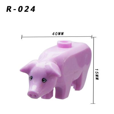 China Custom Building Toy Miniature Character Farm Cute Animal Spotted Pig Farm Builds Plastic Character Blocks Toys for sale