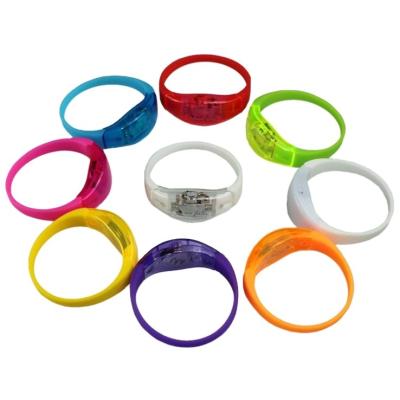 China Lower Quick Flash Led Off/On Party Supply Radio Control Wristband for sale