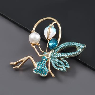 China Fashionable female fairy cute brooch flower diamond boutique brooch Korean popular accessories for sale