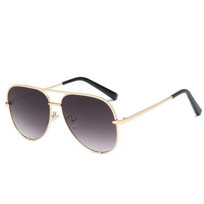 China Fashion Sunglasses 2021 Newest Fashion Sunglasses Rivet Big Frame Metal Women Sunglasses Retro Shades for sale