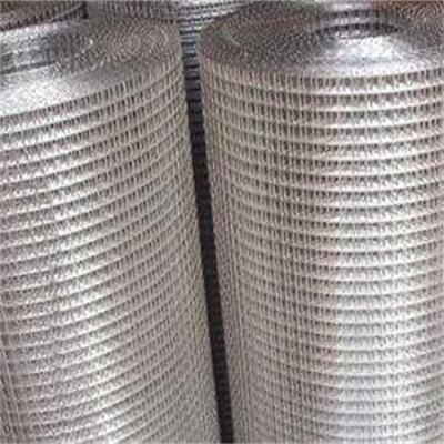 China Zinc Welded Plain Weave 2x2 4x4 Wire Mesh Fence Panels for sale