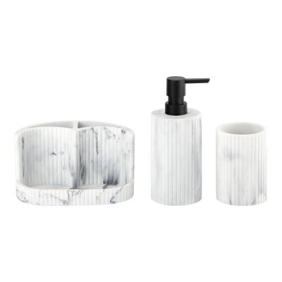 中国 White marble print polyresin bathroom accessories set caddy ribbed vertical stripe lotion pump tumbler toothbrush tray 販売のため