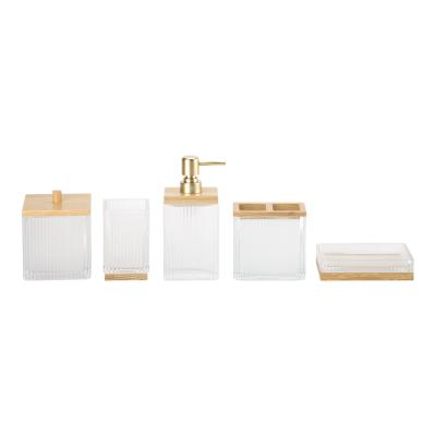 China Conjunto de baño de vidrio de lujo de forma cuadrada de color blanco lechoso con nervadura vertical de banda de vidrio dispensador de jabón en venta