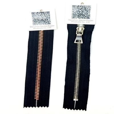 China All kinds of fancy magnetic metal zipper long chain for hand bags scrunchies zipper for sale