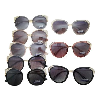 China Fashion Polarization New TR90 Sunglasses Thickened Metal Art Retro Fashion European And American Big Frame Ladies Sunglasses for sale