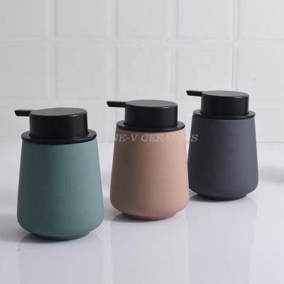 China Sustainable Modern Nordic Designs Bathroom Set Porcelain Liquid Soap Pump Dispenser Set Ceramic Bathroom Accessories for sale