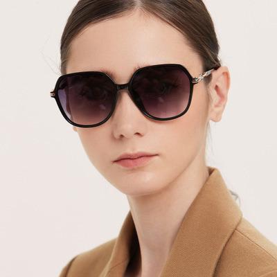 China Fashion Sunglasses Eyewear Fashion Round Frame PC Glass Sunglasses Women UV400 Sun Glass Eye Protection Oversized Zinc Alloy Decoration w166 for sale