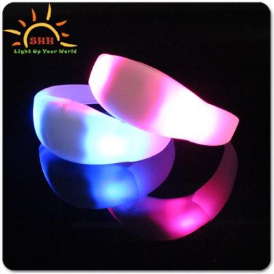 China Cool Stylish Design Wristband Remote Control Glow In The Dark Silicone Adjustable Wristbands for sale