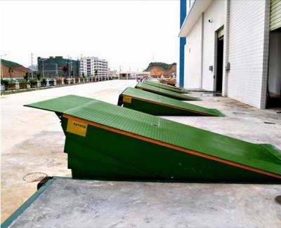 China Sistemas do elevador da doca de carga do armazém, Leveler de doca de aço do caminhão da rampa da jarda de 8 toneladas à venda