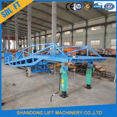 中国 6 - 15T Mobile Dock Leveler Warehouse Hydraulic Container Loading Ramps 販売のため