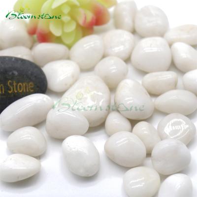 China Modern Hot Selling Flat Pebbles For Garden High Polished White Stone for sale