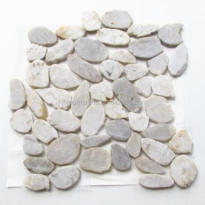 China Matte Outdoor White Color Pebble Mosaic Flooring Flat Cut Stone Slab for sale