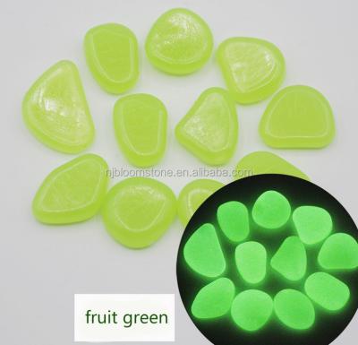 China Luminous Pebble Stones Green Garden Glow Stone Glow Pebble Stone for sale