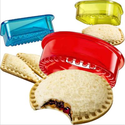 China Food Grade PP Star Triangle Sandwich Viable Colorful Round Square Sandwich Cutter And Fisherman For Kids for sale