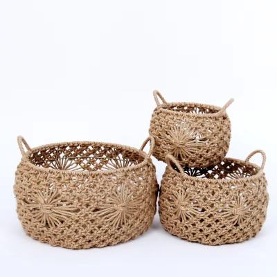 China Sustainable Cotton Rope Round Storage Basket Decorative Woven Storage Bin With Knot Handle for sale