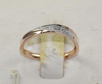 China Other Fashion Fine Jewelry 18k Rose/White/Yellow Gold Curved Natural Diamond Ring Jewelry for sale