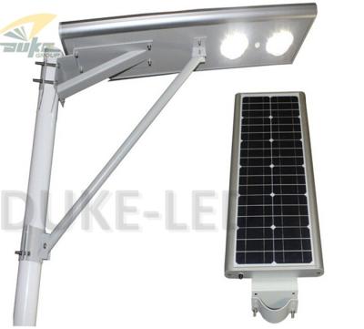 China 130LM/W luces de calle accionadas solares únicas IP65 de los 4m - de los 8m 90w Sunpower fuente de la MAZORCA LED de 50 vatios en venta