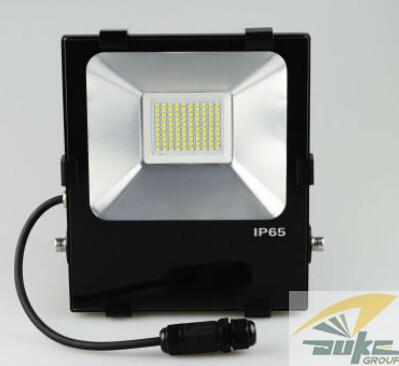 中国 100w 保証高い発電 LED の洪水ライト冷たく白い防水 110lm/w 反腐食 販売のため