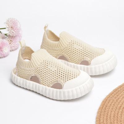 China Breathable Children Beach Sandals 2022 Summer Fly-knit Hollow Casual Sandals New Products Customized for sale