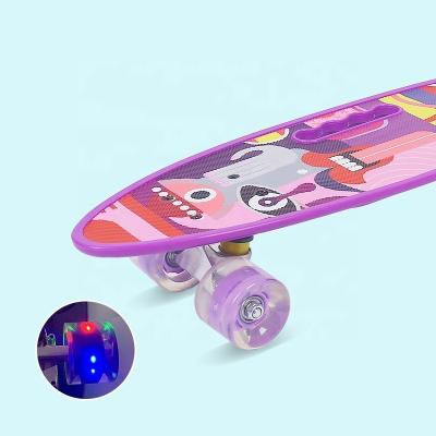 China Plancha portátil pequeña tabla de pescado impresa patineta patineta de cuatro ruedas flash scooter de movilidad para niños y niñas en venta