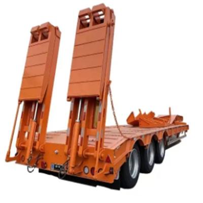 China Hoge stabiliteit en hoge beveiliging Tri-axle Multi-axle 50ton nuttige lading Low Bed Lowboy Semi-trailer voor landbouwmachines Te koop