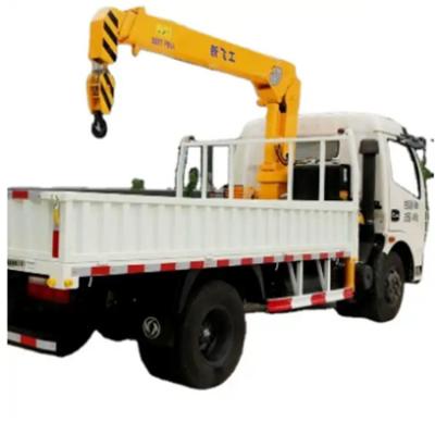 Chine SINOTRUK HOWO 6 tonnes 4x2 Euro2 Émission Mini camion monté grue petit camion avec grue à bras pliable à vendre