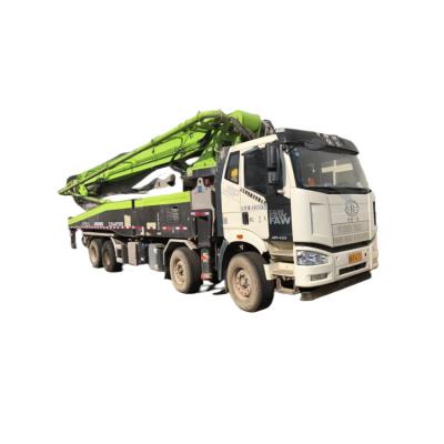 China FAW SINOTRUK SHACMAN Schwerlastwagen 8X4 6X4 Betonmaschinen 58m 62m Hydraulikfahrzeug Montierte Betonmischerpumpe zu verkaufen