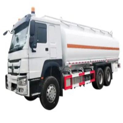 Chine LHD RHD Camion pétrolier SINOTRUK 3 essieux 3 compartiments 6X4 30Cbm Volume de chargement Euro II Avec système hydraulique à vendre