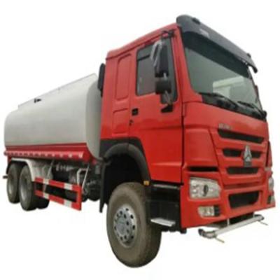 China SINOTRUK 20 cúbicos 20cm3 6X4 10 Pneus Sprinklers jardim incêndio tanque de água caminhões de forma redonda caminhão de limpeza de estradas à venda