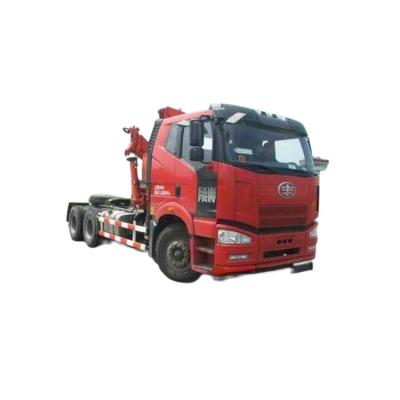 Chine FAW Cran monté sur un camion main gauche 6X6 6.3T Capacité de levage maximale à vendre