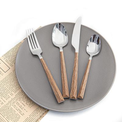 China 16pcs Sustainable Wooden Handle Plastic Cutlery Set With Custom Logo for sale