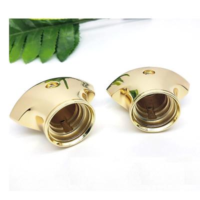 中国 Custom Design Zinc Alloy Gold Plating Crown Shape Luxury Perfume Cap Cover for Perfume Bottles 販売のため