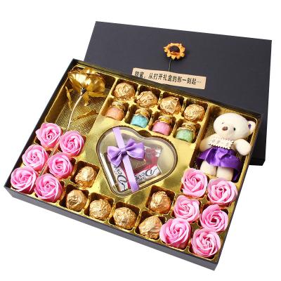 China Luxury Chocolate Packaging Box Customized Rigid Valentine Gift Case Candy Box à venda