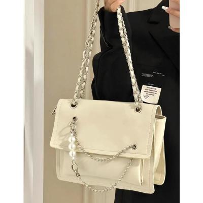 China Fashion New Pearl Large Capacity Decorative Good Quality Handbags Mini Crossbody Bag Shoulder Bag Fashion Design Messenger Bag for sale