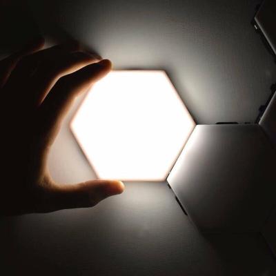 China 2020 Decorative Quantum Sensor Residential Wall Touch Electronics Light Amazon DIY Hexagon Honeycomb Honeycomb Led Modular Light for sale