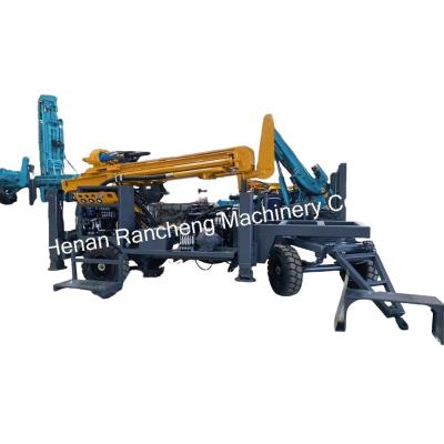 China Four Wheel Trailer Mounted Borehole Drilling Machine 220m Depth 65KW Engine en venta