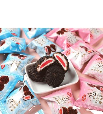 China Chocolate Food OEM/ODM Sweet Delicious Chocolate Flakes Coated Strawberry Jelly Marshmallow Filling Chocolate Candies for sale