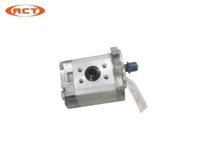 China Bomba de engranaje diesel original de las piezas del motor del excavador para UH07-3 4035495 en venta