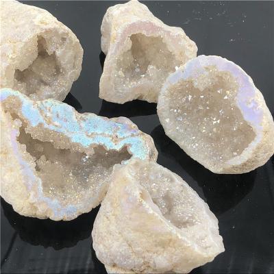 China Europe Aura Agate Geode Geode Healing Crystal High Quality White Quartz for Home Decoration for sale