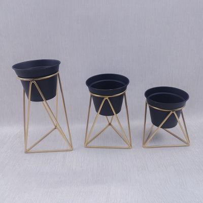 China Saving Hot Selling Flower Pot Black Metal Iron Flower Pot Holder Outdoor Home Decorative Candle Holder for sale