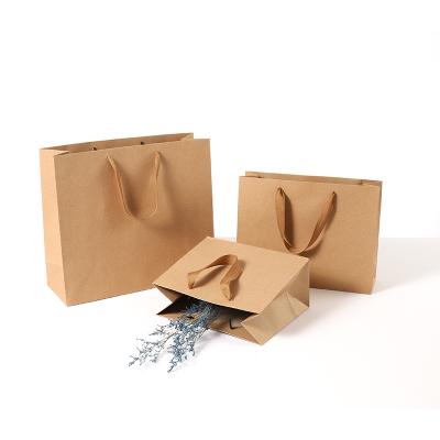 China Customizable Cheap Gift Envelope Underwear Shoes Paper Bag With Kraft Paper Handheld Gift Bag for sale