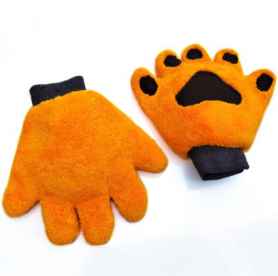 China 5 finger with twist 5finger style insect super highly absorbent microfiber creative easy wash mitt for sale