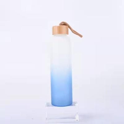 China 500ml Sustainable 17oz Frosted Shade Color BPA Free Lid Borosilicate Glass Bamboo Water Bottle for sale