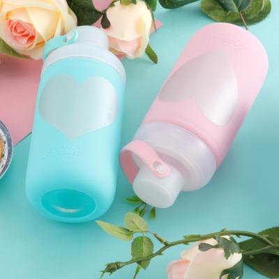 China Viable 600ml 20oz Free Sample Customized Logo One Hand Operation Glass Water Bottle With Handle for sale