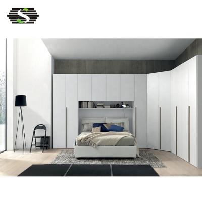 China Modern Hot Selling Board Changing Room Clothes Room Furniture Wardrobe Designs for sale