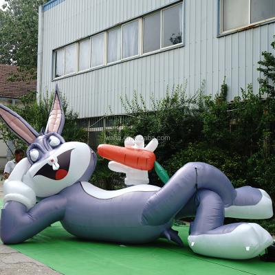 中国 Oxford Cloth Giant Inflatable Lying Rabbit With Parrot For Shopping Mall Event Decoration 販売のため