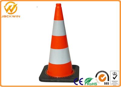 China 75cm de Verkeersveiligheidskegels van pvc Met de Zwarte Norm van Europa van de Basis Oranje Weerspiegelende Band Te koop