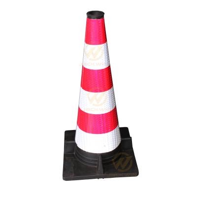 Cina Italian Standard Rubber Traffic Cone Height 55cm with Reflective Collar in vendita