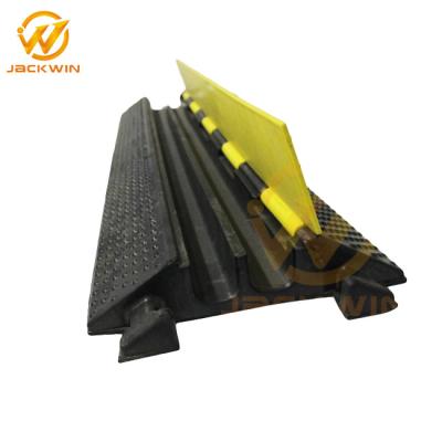 Chine Rampe flexible de protecteur de câble des 2 Manche de couverture jaune, protecteur en caoutchouc de fil de câble à vendre