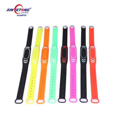 China NFC Hot Sale Waterproof/Waterproof RFID Passive Keyless RFID Laser Print Entry RFID Silicone Wristband for sale